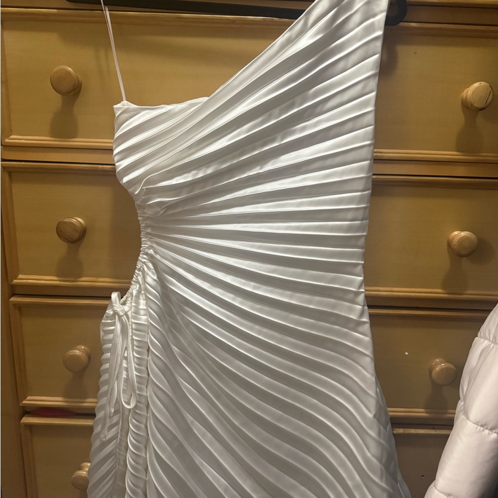 Elegant White One-Shoulder Dress